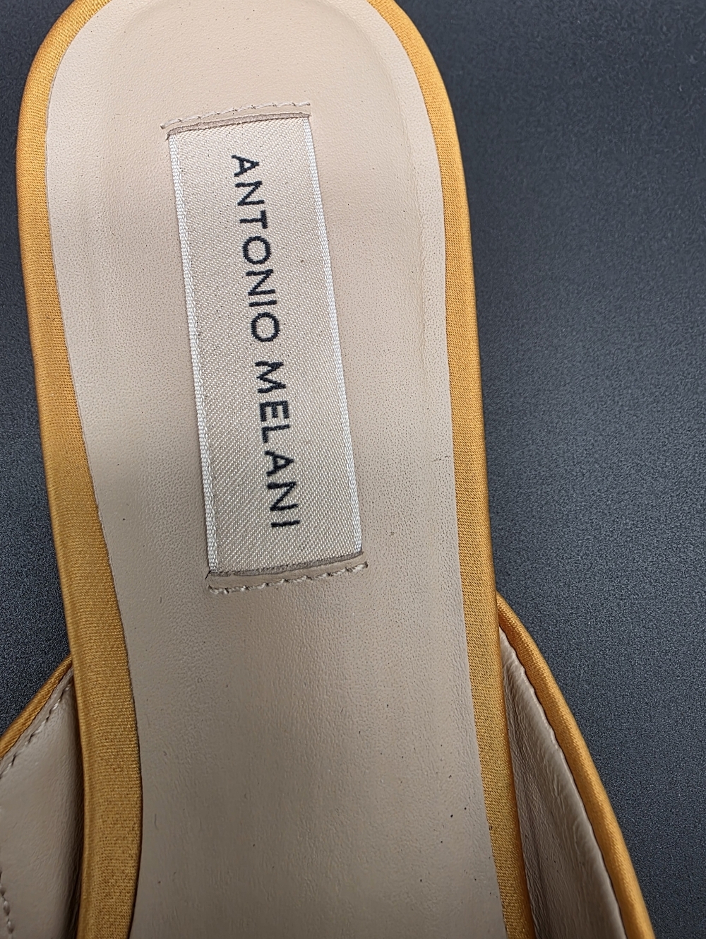 IOB Antonio Melani Mustard Beaded Pointed Toe Slide Sz 9 - Picture 8 of 11